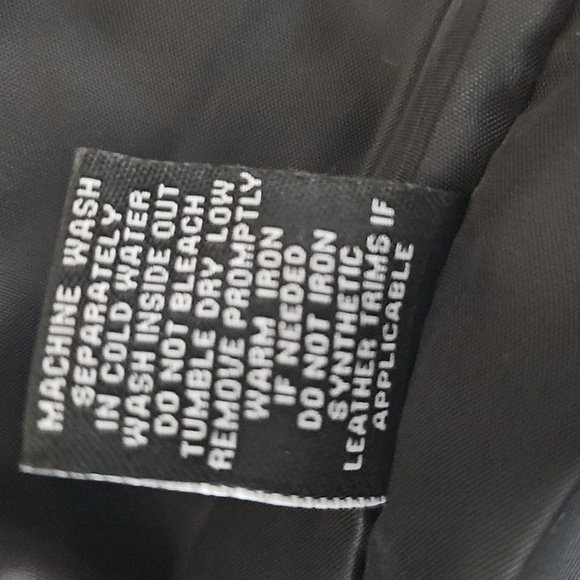 New Stone Falcon Shiny Puffer Vest Diamond Design 3 Zippered pockets. XL. Black - Picture 13 of 13